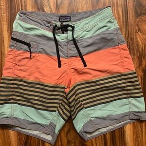 PATAGONIA SWIM TRUNKS BOARD SHORTS MULTI COLOR  - MEN’S XS